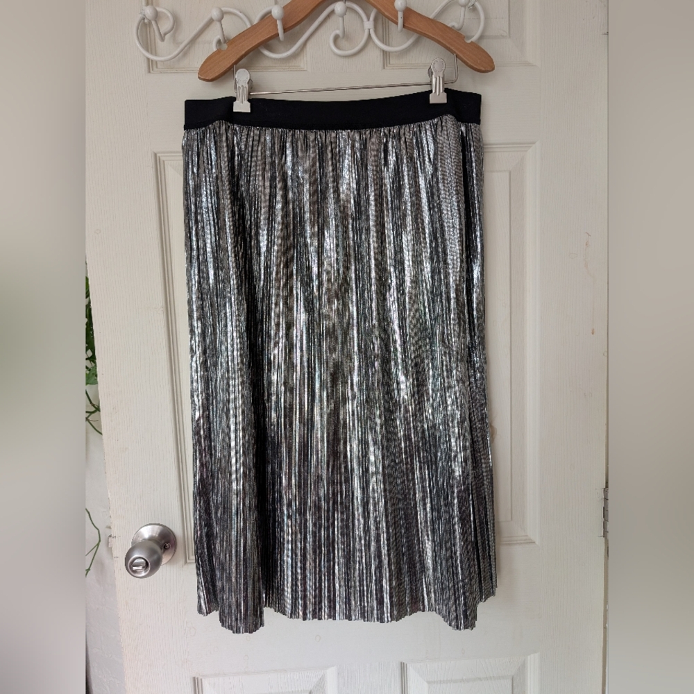 Project RUNWAY Shimmering Silver Pleated Skirt L